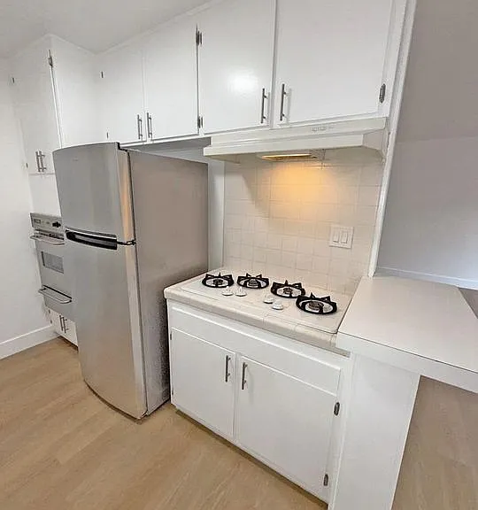 1330 N Gardner St — Photo 10