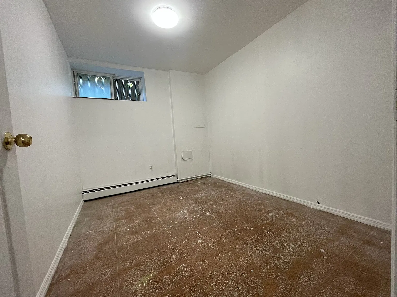 3 bed, 1000 sqft, $2,100 — Photo 2