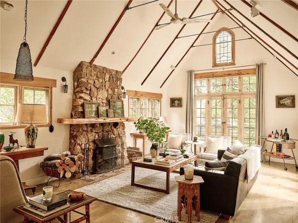 255 Hemlock Dr, Lake Arrowhead, CA 92352
