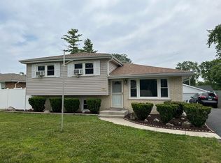 10215 S 84th Ave, Palos Hills, IL 60465