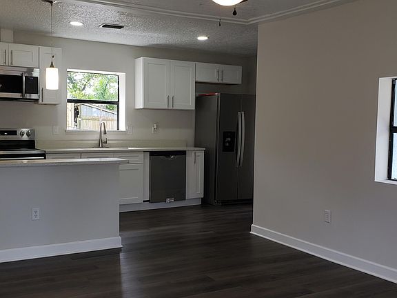 4th image of 1011 English St