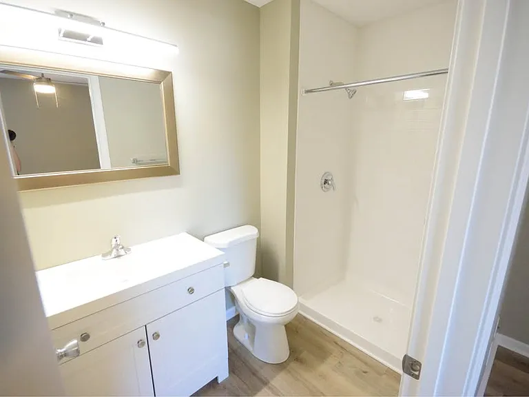 1150 E 51st St #2C — Photo 7