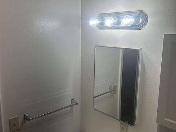Bathroom photo 2