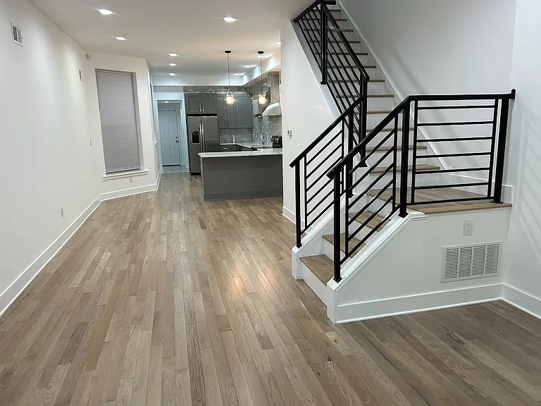 2247 W Cumberland St — Photo 22