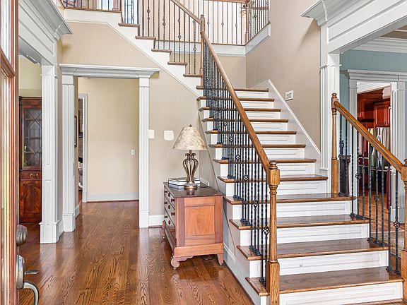 5th image of 2169 Summer Hill Cir