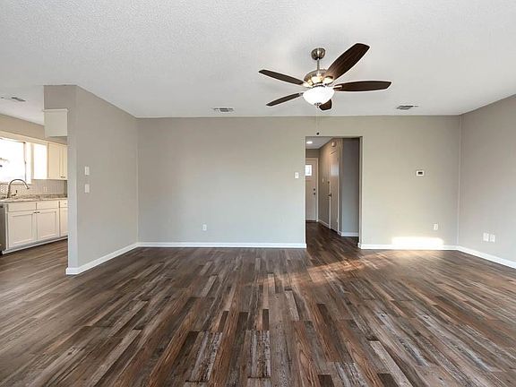 3rd image of 1320 Limerick Dr