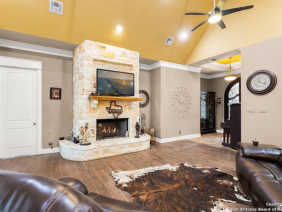 2nd image of 168 Bandera Blvd