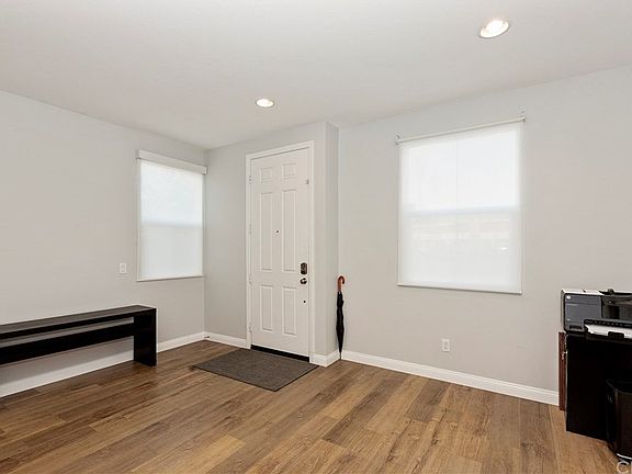 5th image of 1033 N Citrus Ave