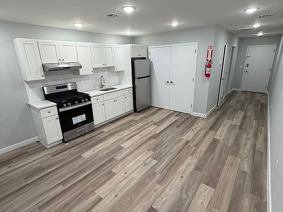 3rd image of 207 Governor St #201