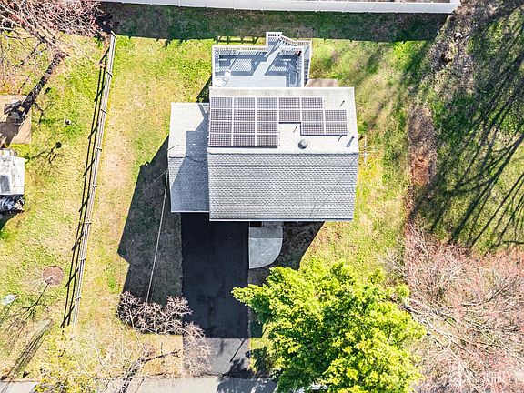 5th image of 160 Stratton St S