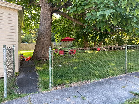 4th image of 33 2nd St