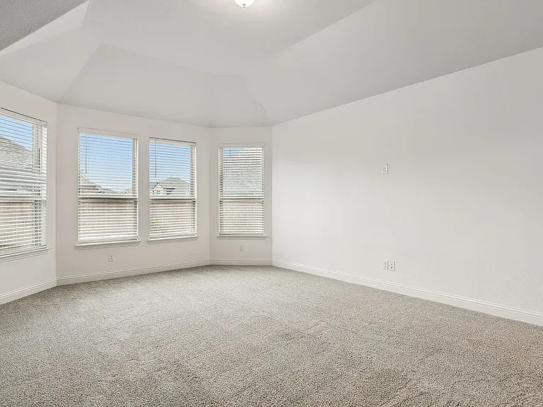 906 Overton Ave — Photo 1