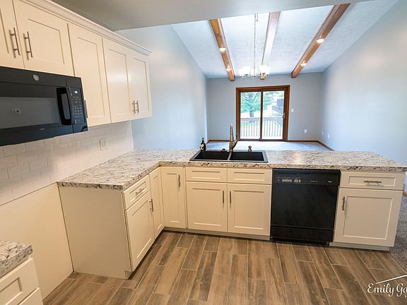 5th image of 2746 Stonebluff Dr SW #102