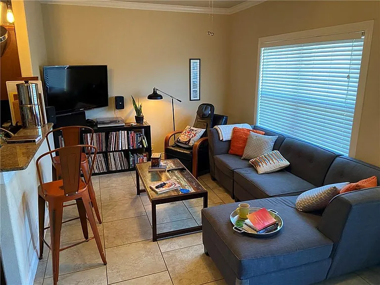 5404 Helen St — Photo 3