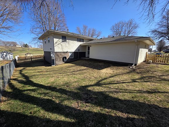 5th image of 100 Maple Dr
