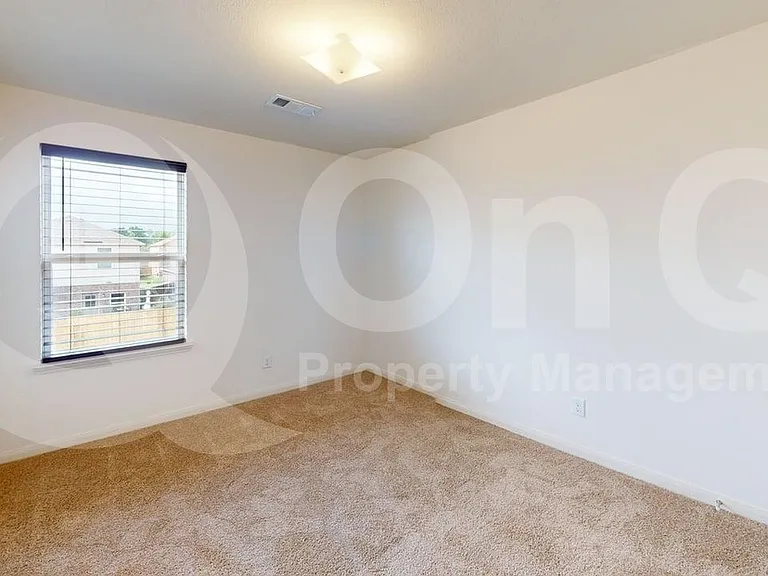 1623 White Mountain Way — Photo 14