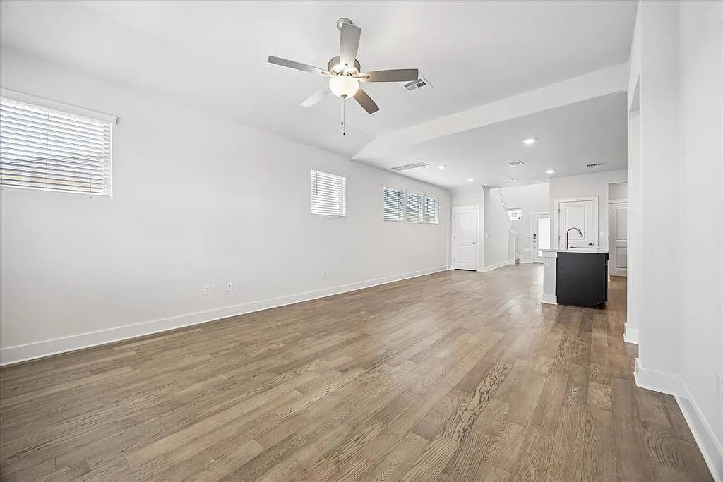 3 bed, 2.5 bath, 1973 sqft, $2,500 — Photo 4