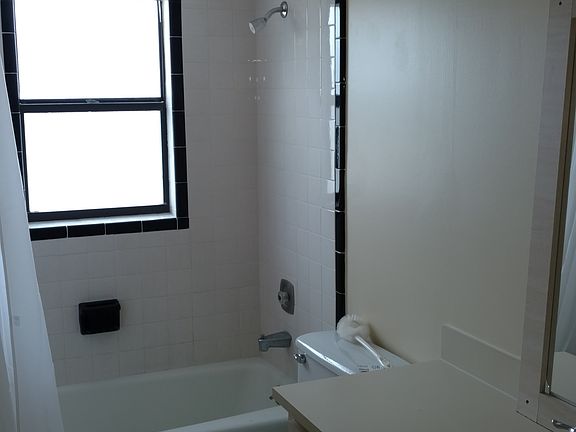 4th image of 650 Lee Ave