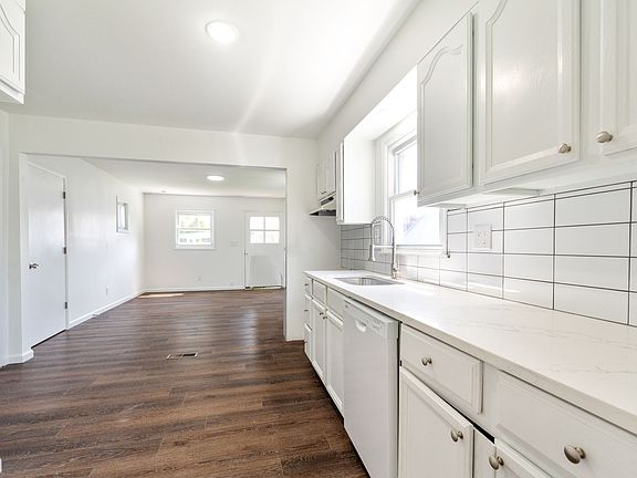 5th image of 2857 Woodgrove Dr