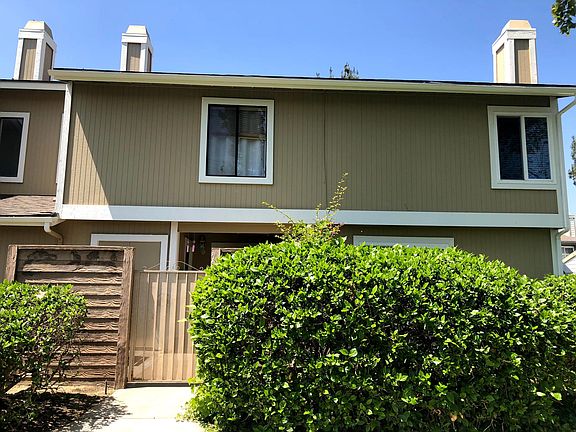 Front entrance w/small yard