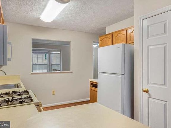 5th image of 810 Kings Crest Dr