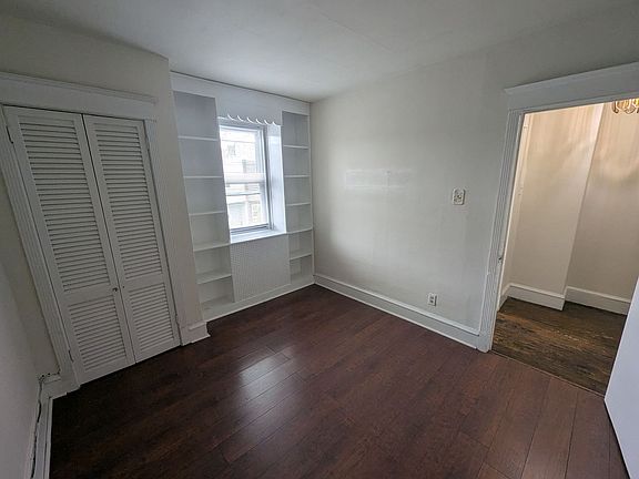 2nd image of 929 Edgemore Rd