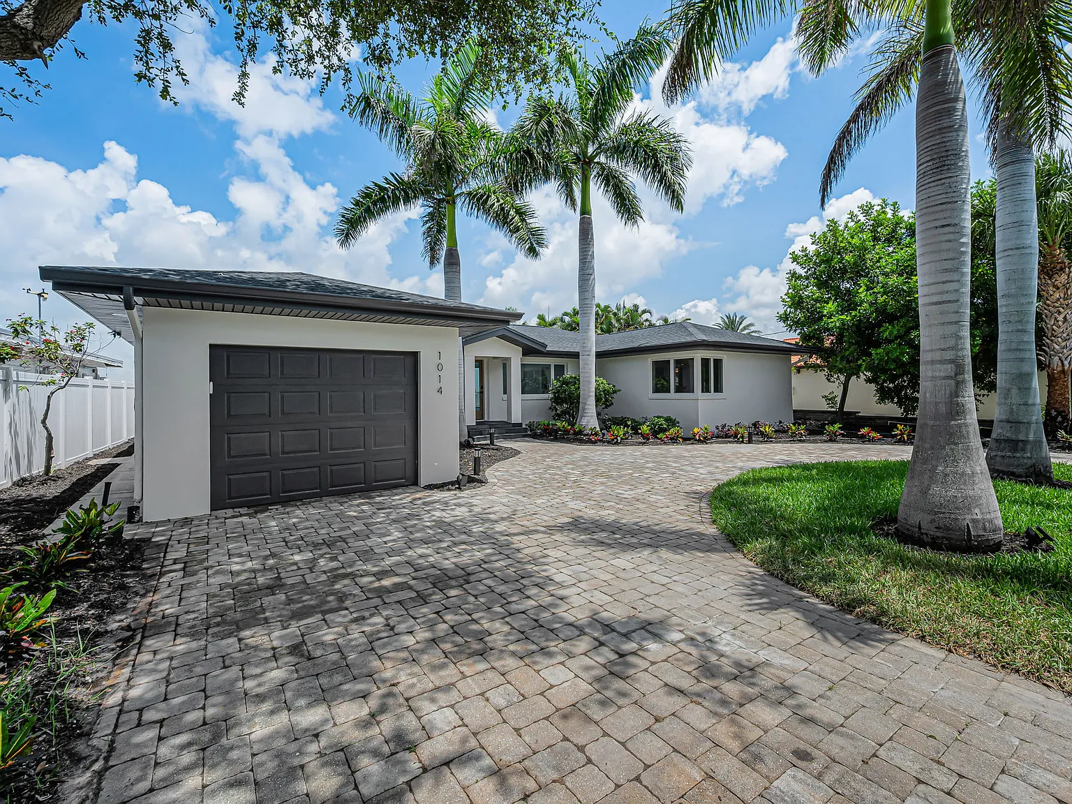 3 bed, 3.5 bath, 1955 sqft, $8,500 — Photo 3