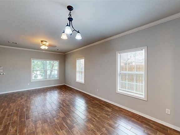 5th image of 109 Southland St