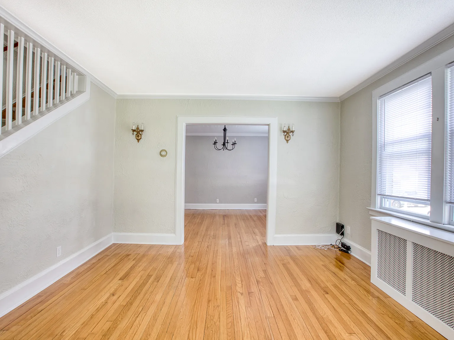 3 bed, 1972 sqft, $4,200 — Photo 3