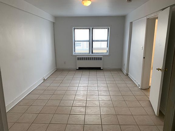4th image of 11 Quinby Ave #11