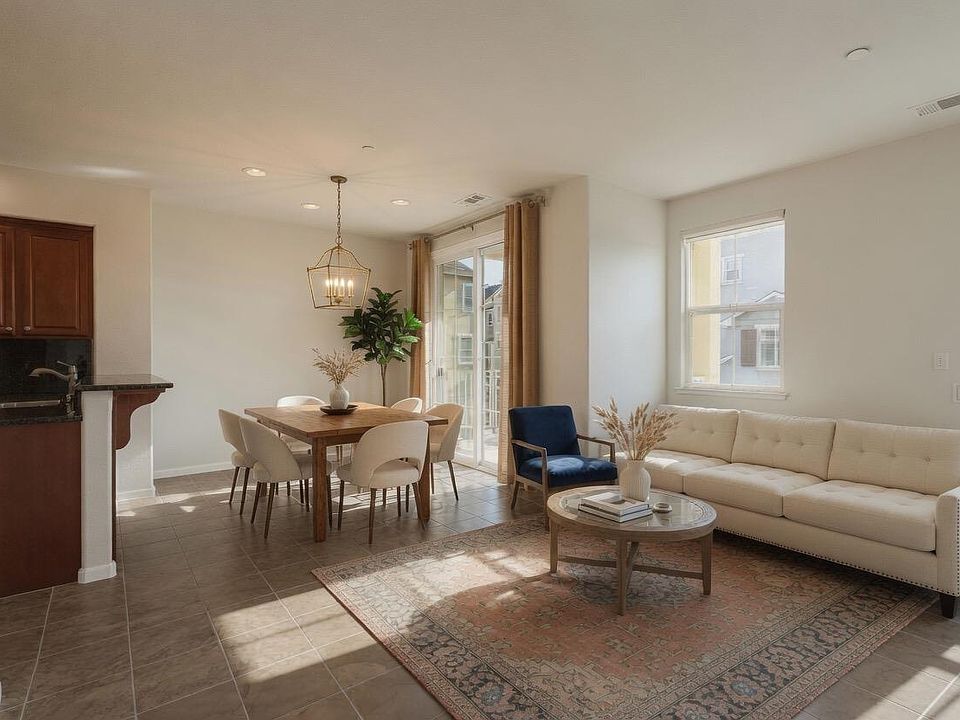 2nd image of 189 Bedford Loop