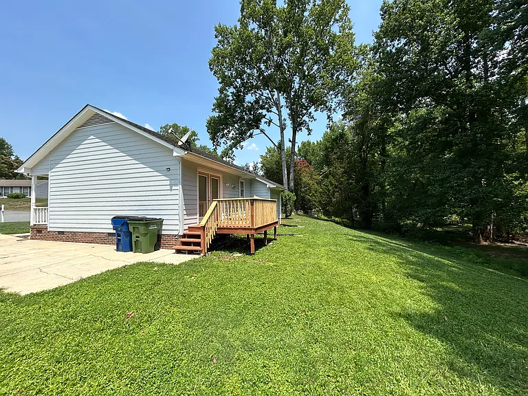 410 Riverton Ct — Photo 16