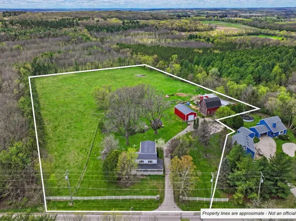 34411 Washington AVENUE, Burlington, WI 53105