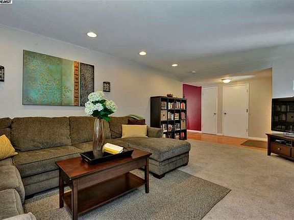 4th image of 2531 Begonia St