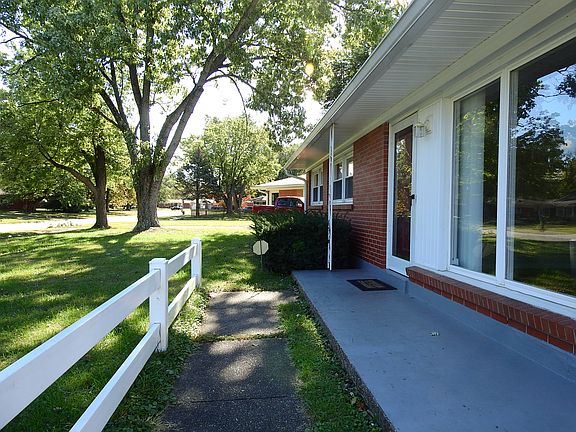 2nd image of 3318 Terrier Ln