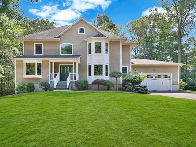 65 Mendolia Court, Pearl River, NY, 10965