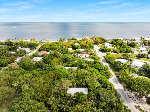 1615 Harbor Dr, Marathon, FL 33050