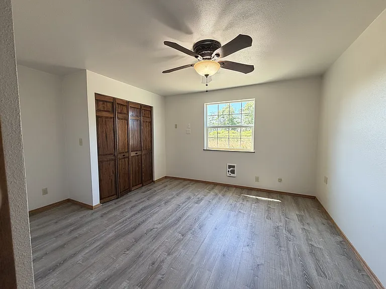 304 Oak St — Photo 17