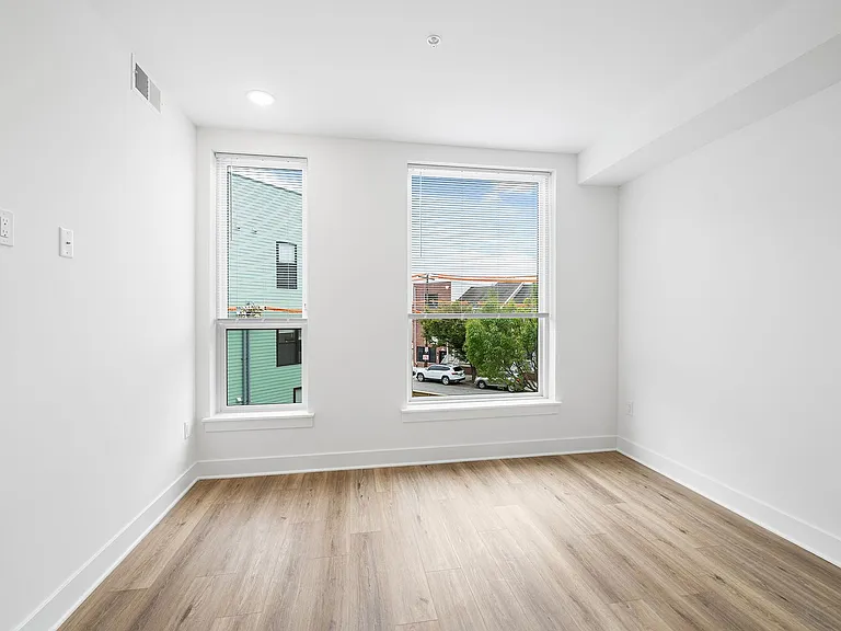 4324 Lancaster Ave — Photo 36