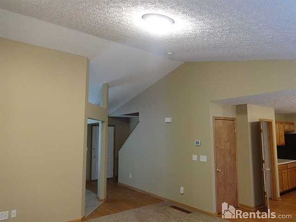 4th image of 3945 Eastrise Dr