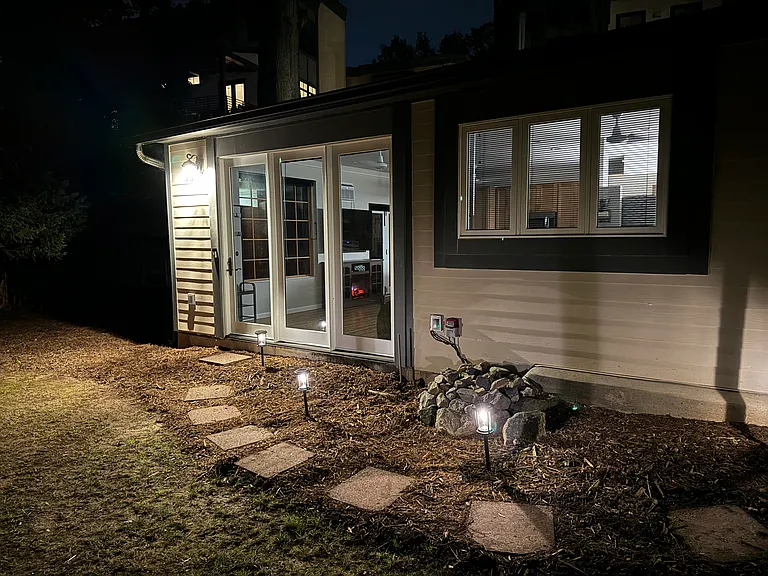 E Woodlawn Rd — Photo 12