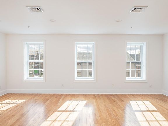 4th image of 260 Warren St #3