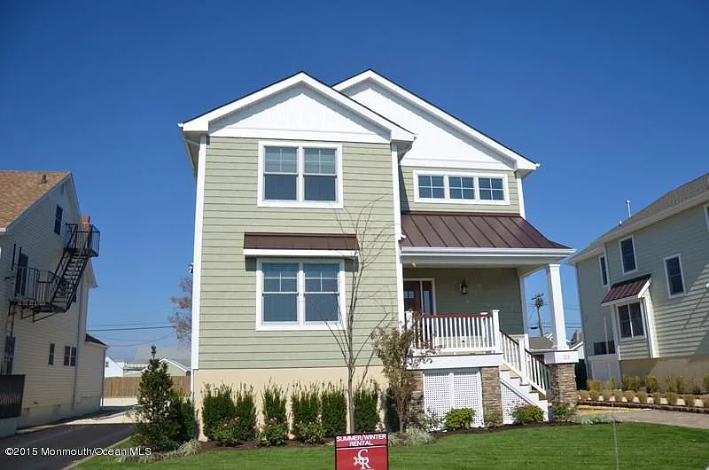 5 bed, 3.5 bath, 2706 sqft, $5,800 — Photo 2