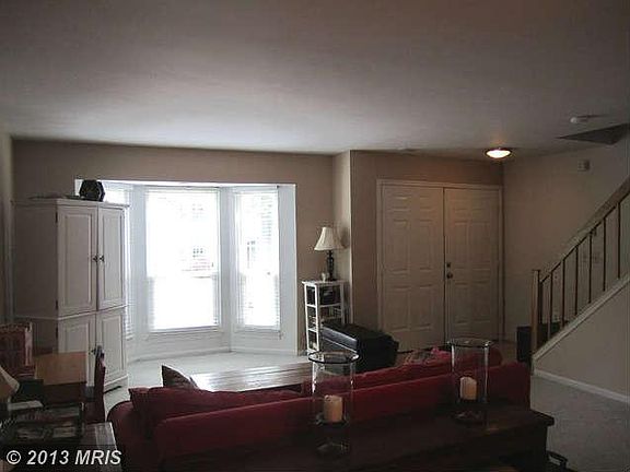 3rd image of 8 Leeward Ct