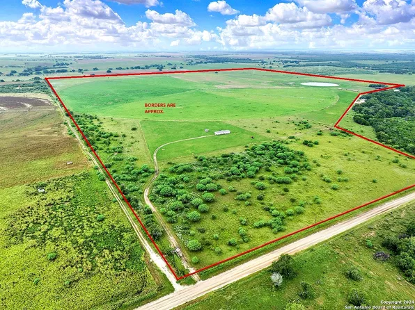 562 County Road 205, Floresville, TX 78114