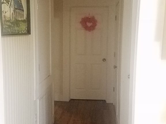 Hallway to bedrooms