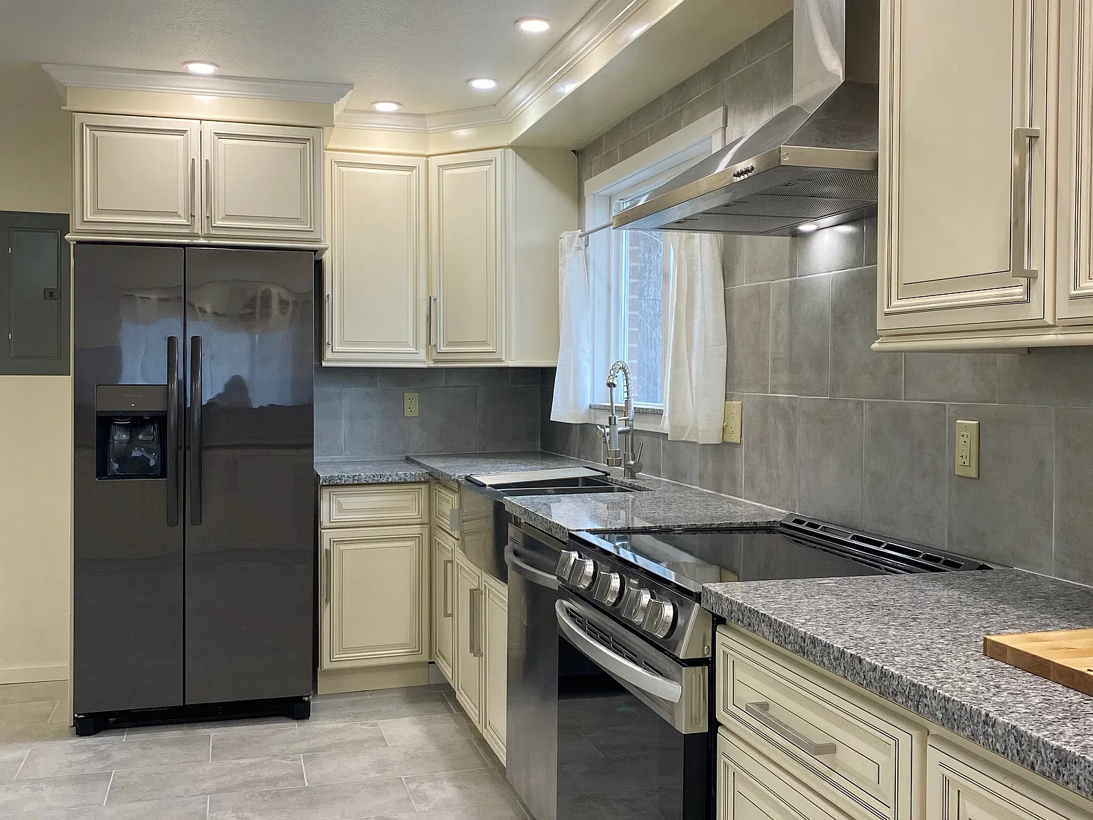 4 bed, 1800 sqft, $2,000 — Photo 3