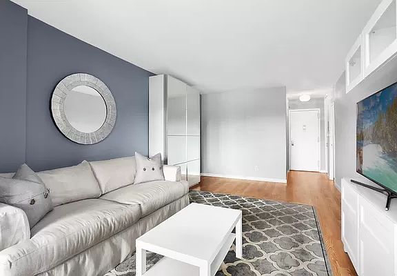 3rd image of 4705 Henry Hudson Pkwy #3N