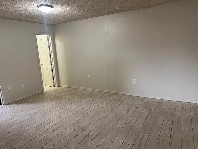 Building Photo - 108 W Palmdale St #2