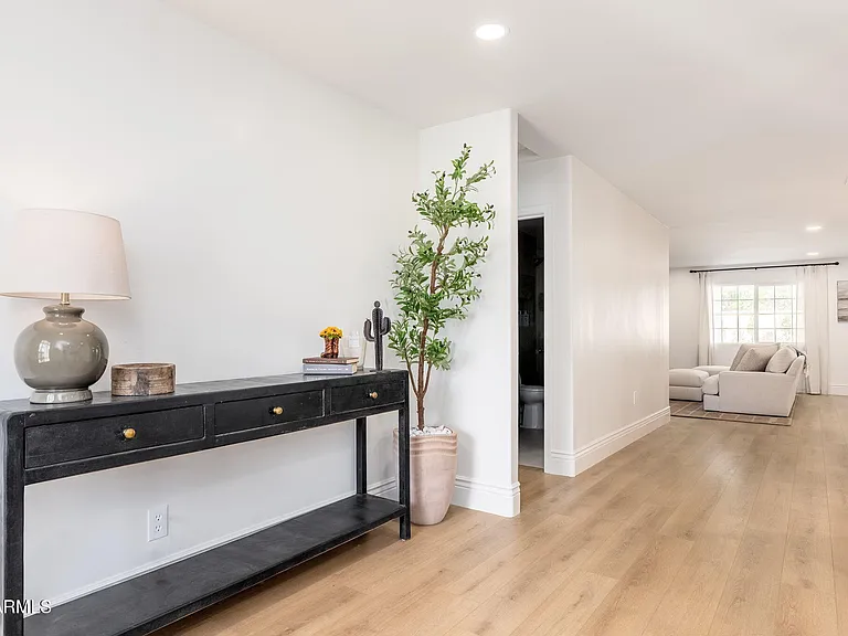 4030 E Fairmount Ave — Photo 6